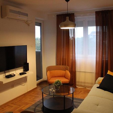 Luxury Apartments Parking In Garage Ni Εξωτερικό φωτογραφία