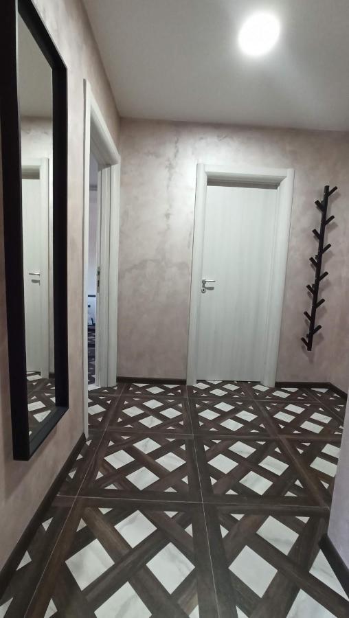 Luxury Apartments Parking In Garage Ni Εξωτερικό φωτογραφία