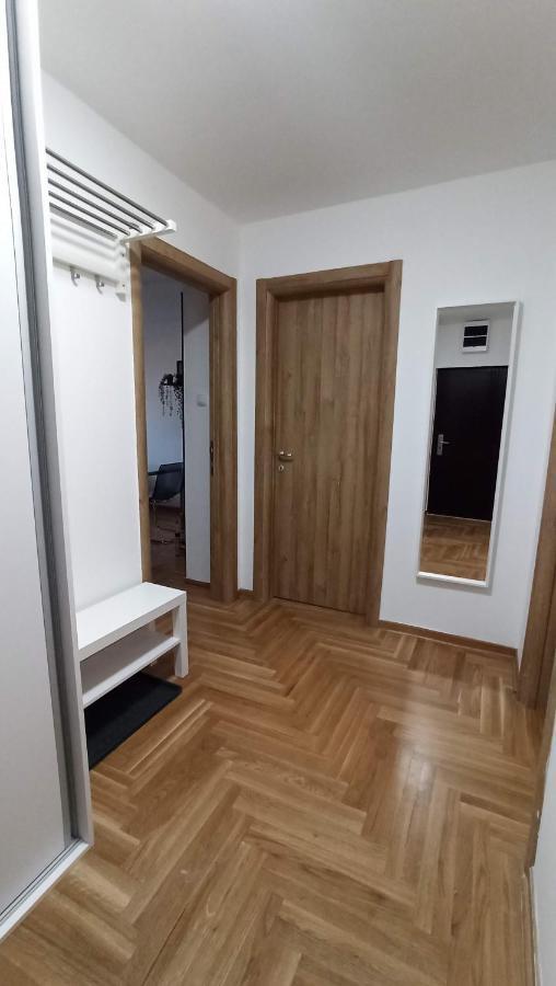 Luxury Apartments Parking In Garage Ni Εξωτερικό φωτογραφία