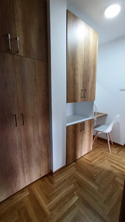 Luxury Apartments Parking In Garage Ni Εξωτερικό φωτογραφία