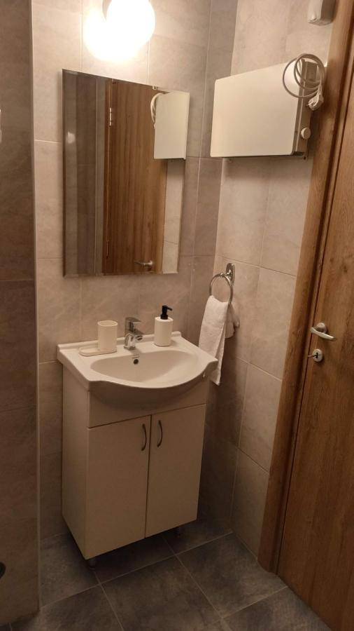 Luxury Apartments Parking In Garage Ni Εξωτερικό φωτογραφία