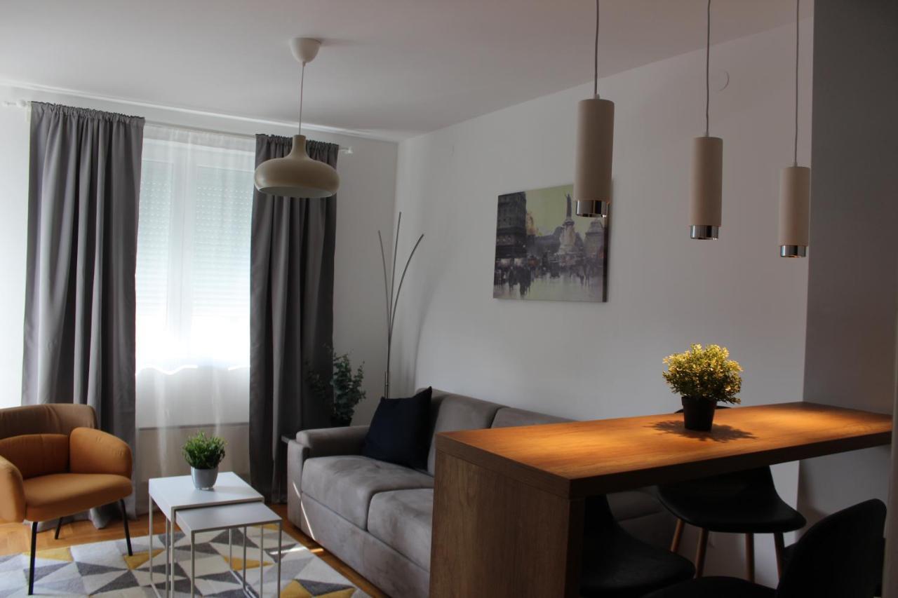Luxury Apartments Parking In Garage Ni Εξωτερικό φωτογραφία