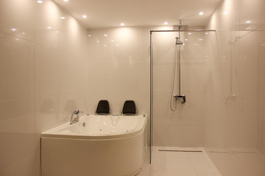 Luxury Apartments Parking In Garage Ni Εξωτερικό φωτογραφία