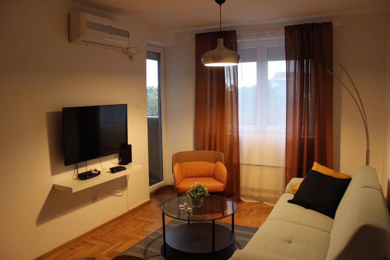 Luxury Apartments Parking In Garage Ni Εξωτερικό φωτογραφία