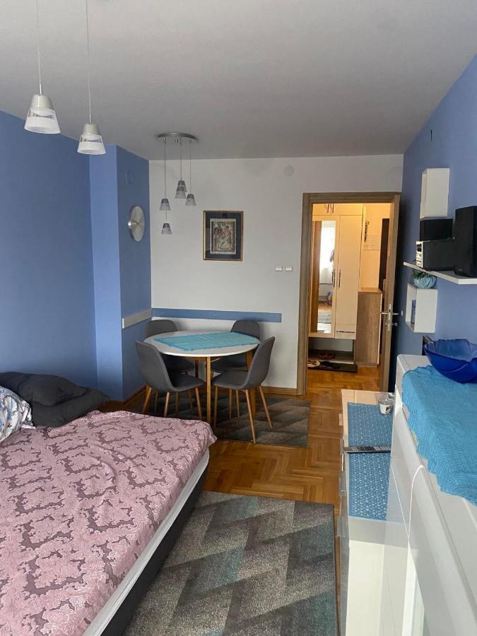 Luxury Apartments Parking In Garage Ni Εξωτερικό φωτογραφία