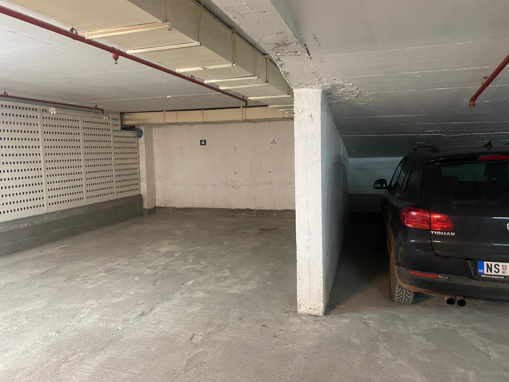 Luxury Apartments Parking In Garage Ni Εξωτερικό φωτογραφία